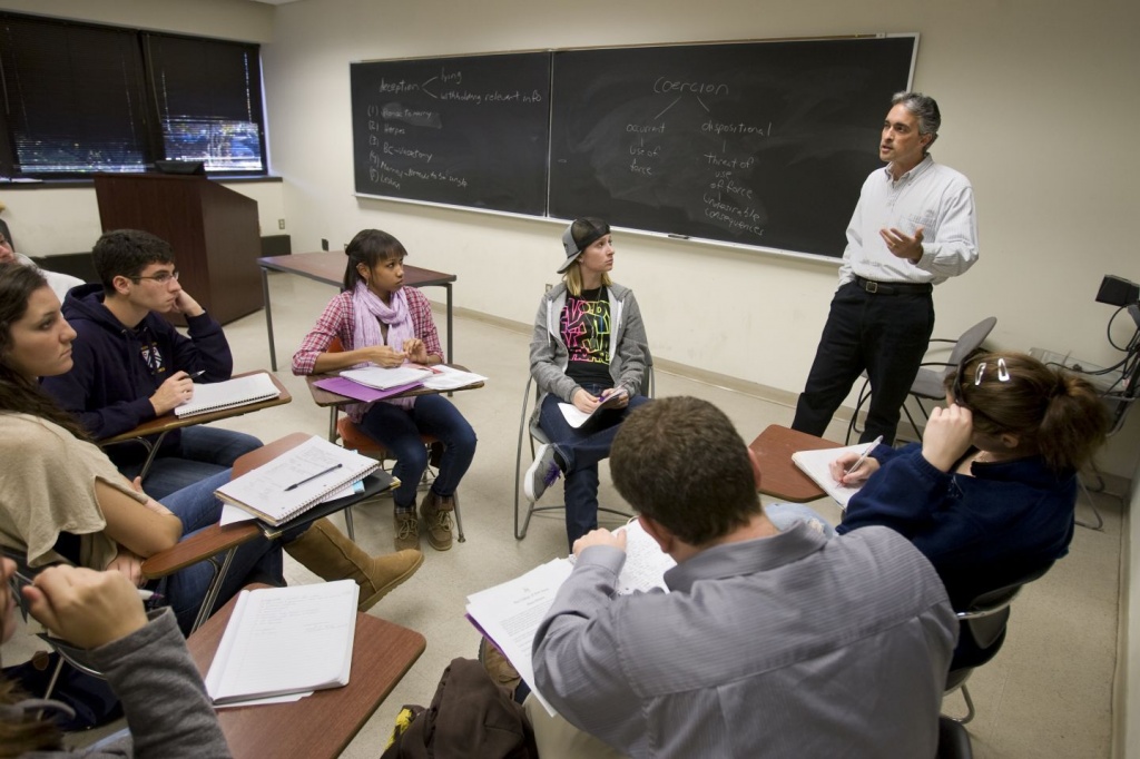 Khác với các trường NU, tại các trường Liberal Arts College, sự tương tác giữa giáo sư giảng viên và sinh viên được khuyến khích ở mức cao nhất.